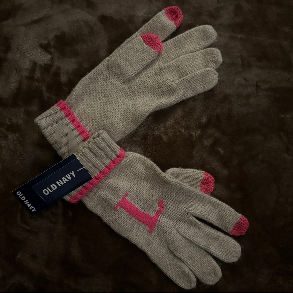 Old Navy L monogrammed gloves with text-friendly tips
